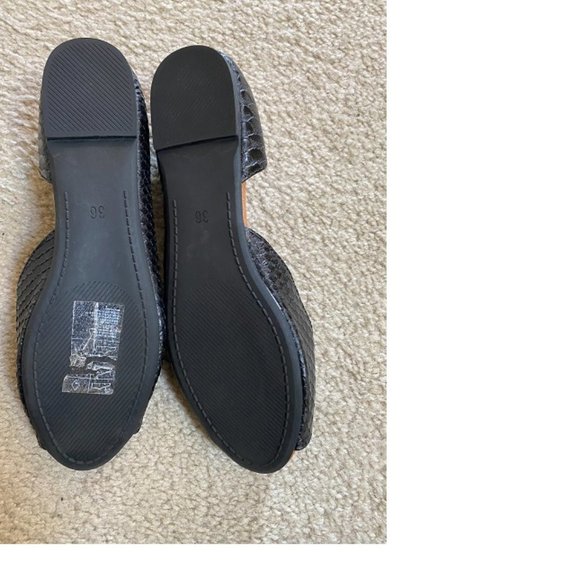 HM Flat Sandals NWOT - Picture 2 of 6